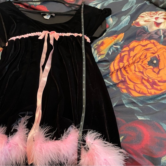 Jeannie Nitro Stretch Black Velvet Mini Dress with Pink Marabou Trim Size Large - Picture 8 of 9